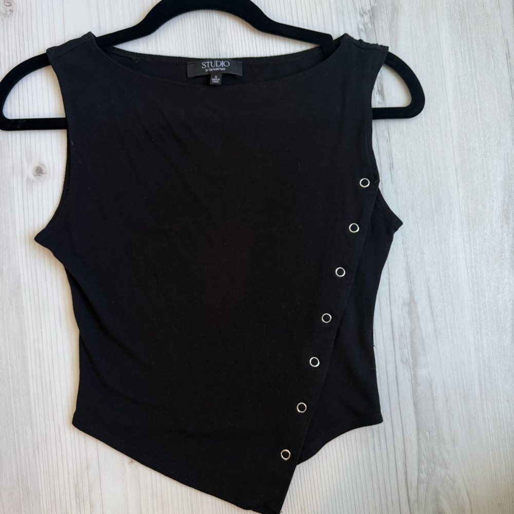 Women’s asymmetrical button tank size M